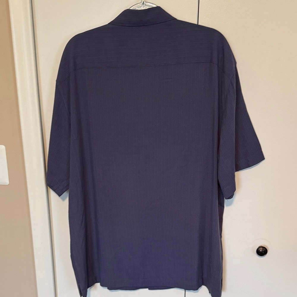 Relaxed Short-Sleeve Button-Down Shirt in Navy by Batik Bay - Picture 4 of 6
